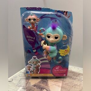 WowWee Fingerlings Baby Monkey and Mini BFFs Danny and Gianna